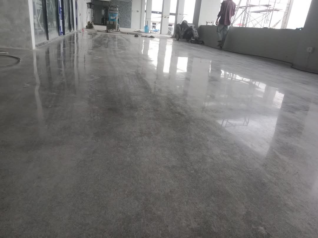 Jasa poles beton concrete polish profesional untuk lantai industri dan komersial